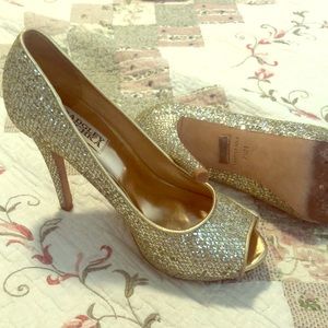 Badgley Mischka 7 1/2 m gold heels